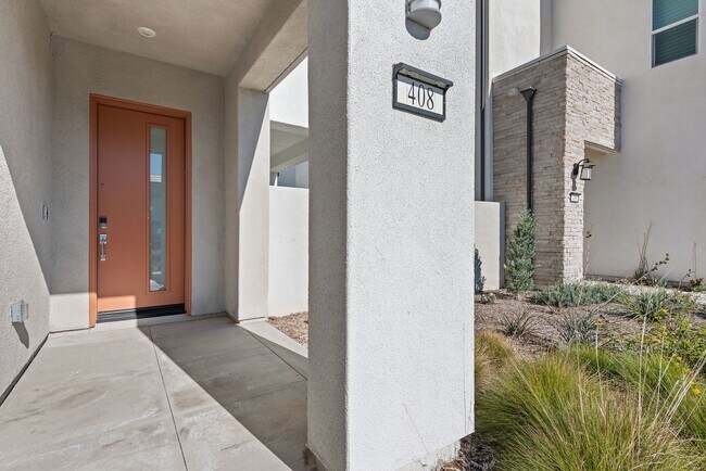 Foto del edificio - 408 Treble: Modern 4BR + Loft in Great Park, Irvine
