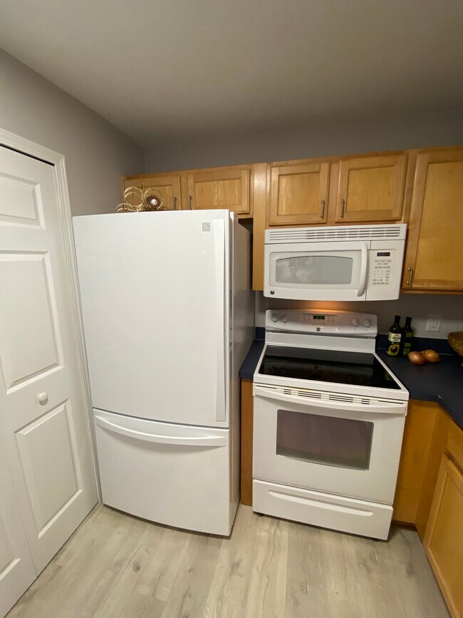 Glass stop stove, microwave - 125 Ponte Vedra Colony Cir