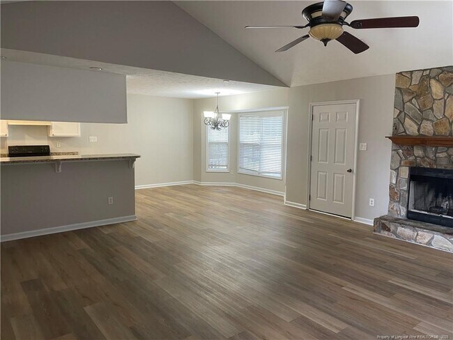 Building Photo - 107 Hollow Ln