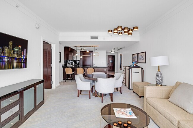 Building Photo - 4385 Collins Ave