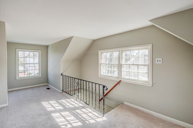 Foto del edificio - 1206 Sylvan Drive, Unit 2