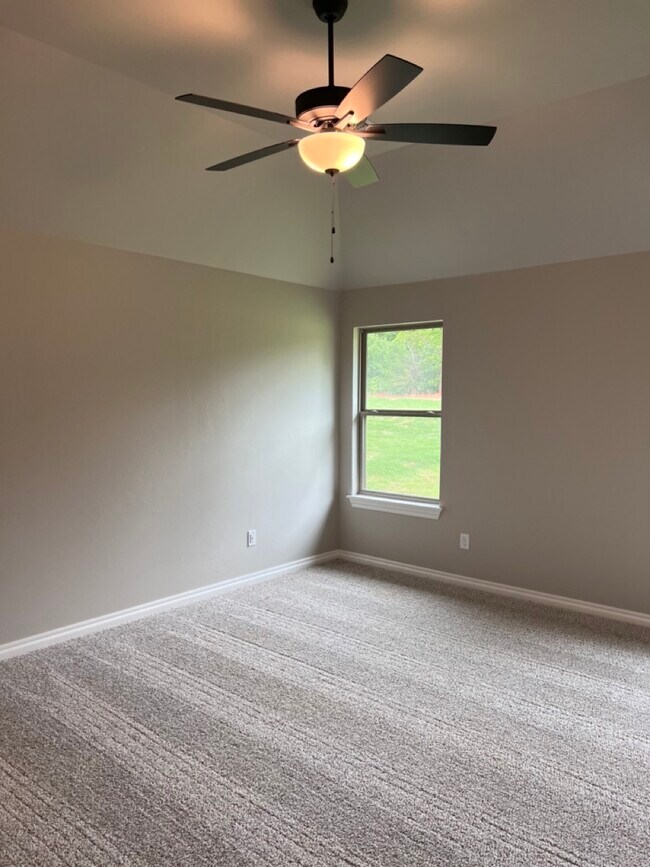 Building Photo - 8216 Poplar Dr