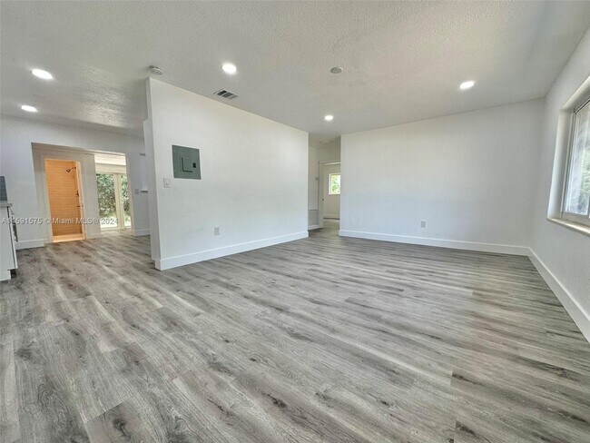 Foto del edificio - 14551 NE 2nd Ave