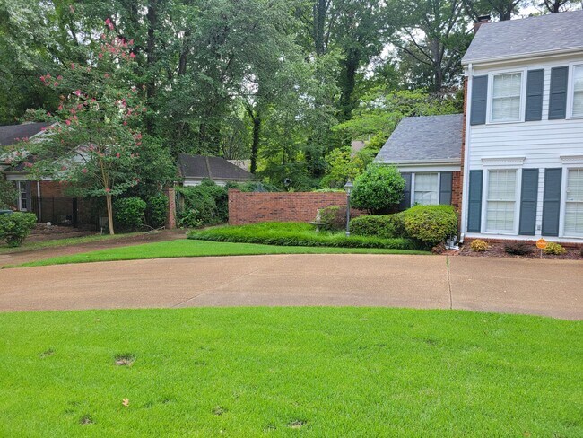 Building Photo - 2151 Kirby Pkwy