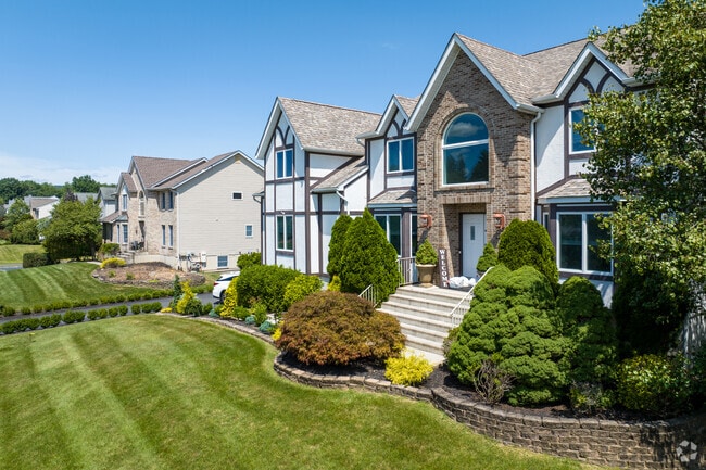 The homes of Clarkstown are located not far from New York City.