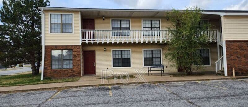 Primary Photo - 1001 S St Louis Ave