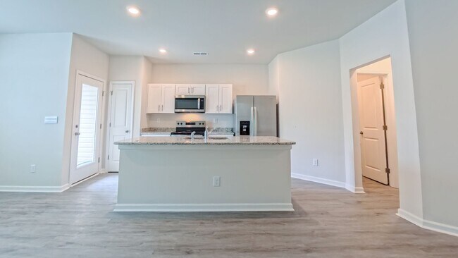Foto del edificio - Spacious Townhome!