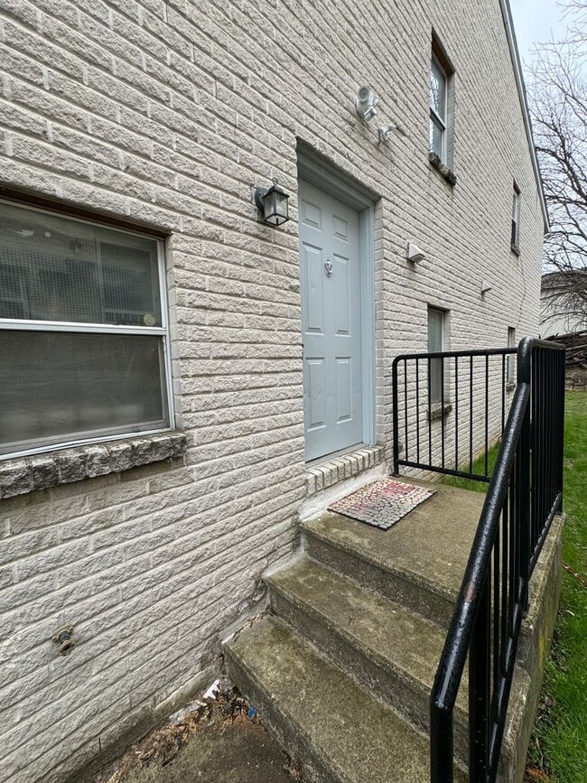 Building Photo - 1324 S Fountain St