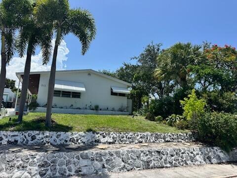 Foto del edificio - 913 N B St