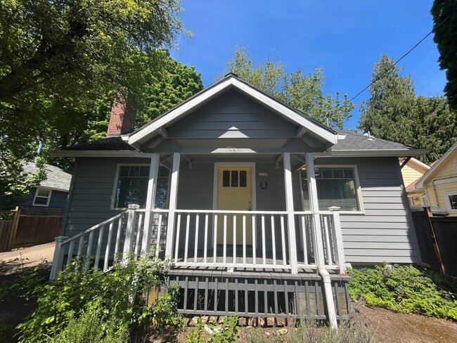 Building Photo - Charming 2-Bedroom + Bonus Room Home in De...