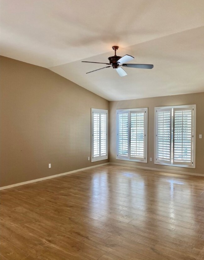 Foto del edificio - 5441 Cove Point Dr