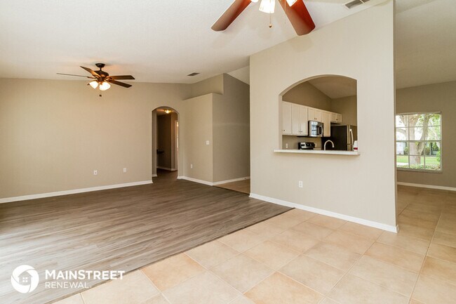 Foto del edificio - 15530 Greater Groves Blvd
