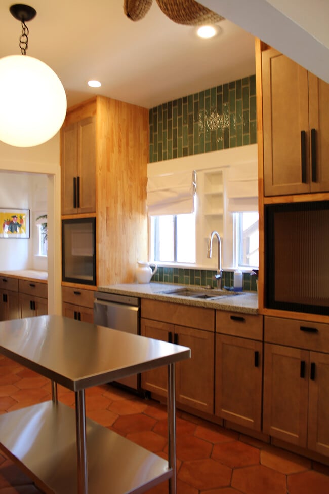 Building Photo - 6147 Springvale Dr