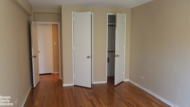 Building Photo - Big 1 BR on Beautiful Beverley Road