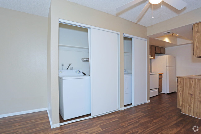 2BR, 2BA - 906 SF Washer and Dryer - Terravita