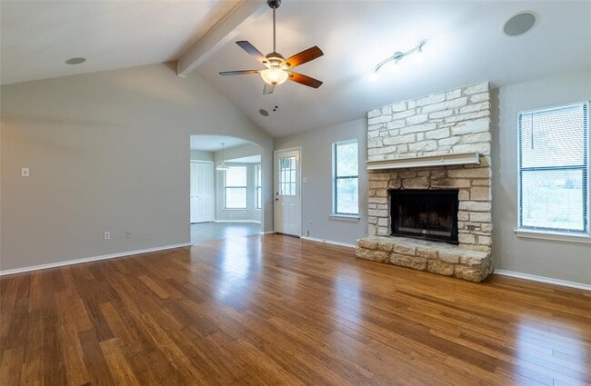 Building Photo - 403 Yucca Dr