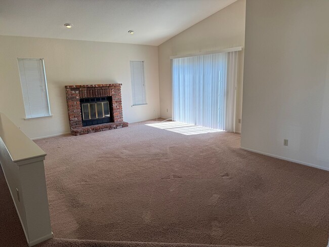 Building Photo - Rocklin home close to shopping