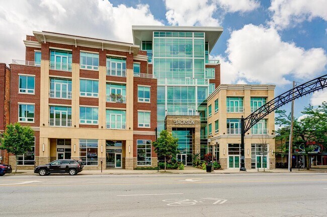 Foto del edificio - 1145 N High St