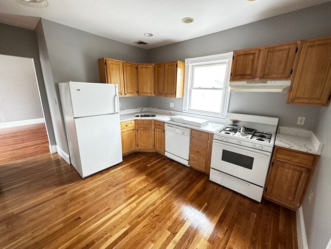 Building Photo - Spacious Renovated 4 Bedroom In Lower Allston