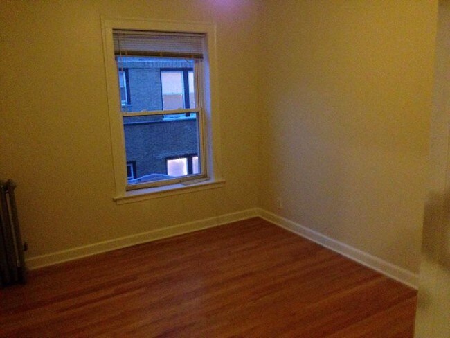 Foto del edificio - 3916 N Pine Grove Ave