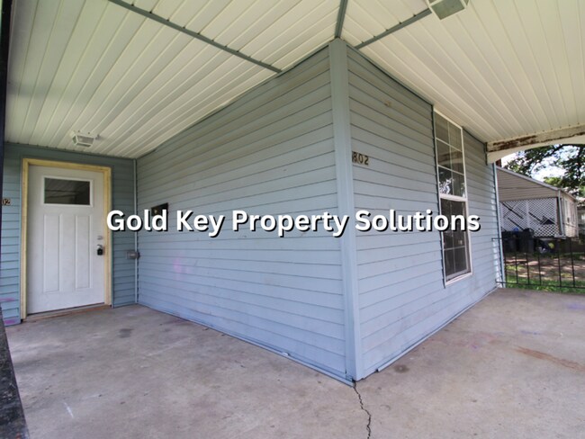 Building Photo - COMING SOON!! 3 BR 1 BA House with New Car...