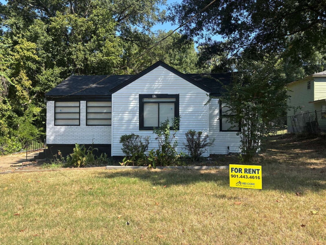 Photo - "Spacious 5-Bed Gem with Gleaming Hardwood Floors – 12 East Peebles Road, Memphis!"