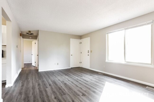 Building Photo - 14955 E Columbia Dr