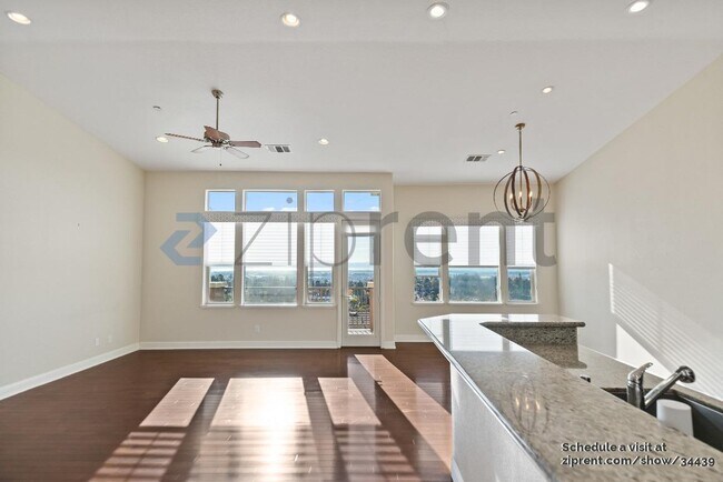 Building Photo - 6495 Bayview Dr