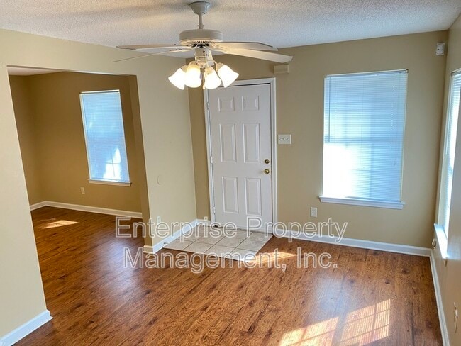 Foto del edificio - 7162 Charlton Way