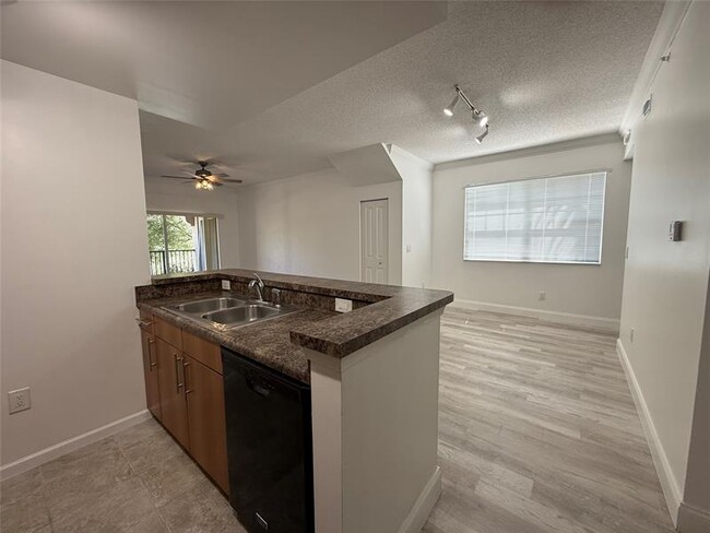 Foto del edificio - 5800 W Sample Rd