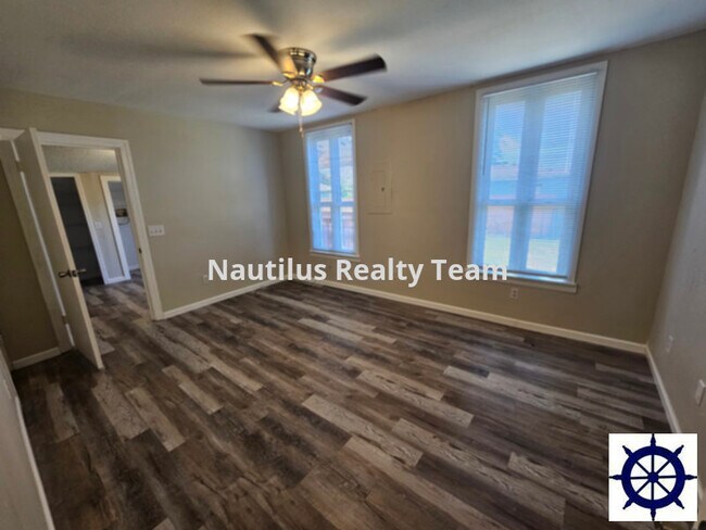 Building Photo - 1004 Cypress Ave