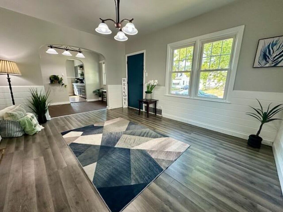 Primary Photo - 3 bed, 1 bath home for rent in Waterloo