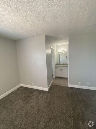 Building Photo - 36 W 250 N