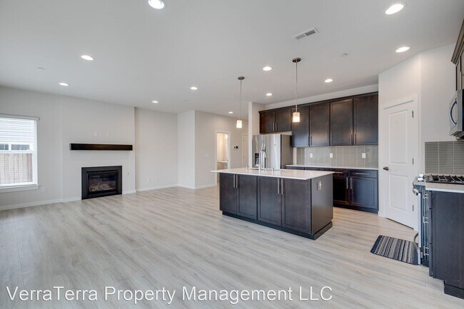 Foto del edificio - 4 br, 2.5 bath House - 4230 141st St SE #B