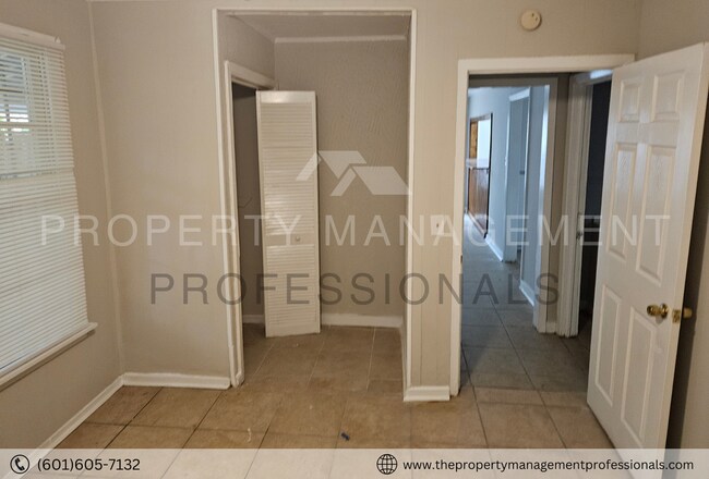 Foto del edificio - 140 Neatherwood Dr