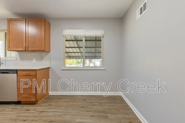 Foto del edificio - 2695 S Logan St