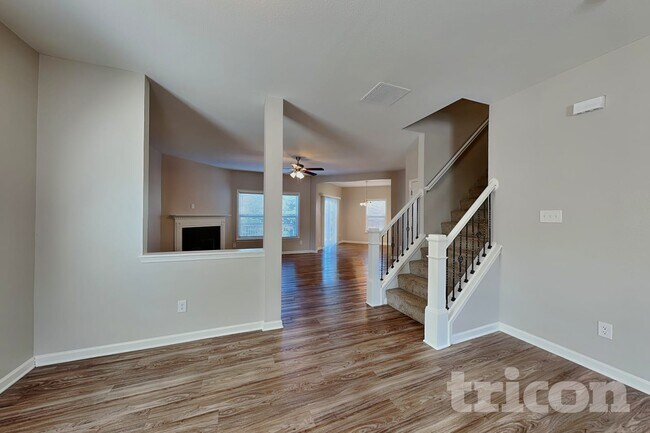 Foto del edificio - 807 Chastain Ave