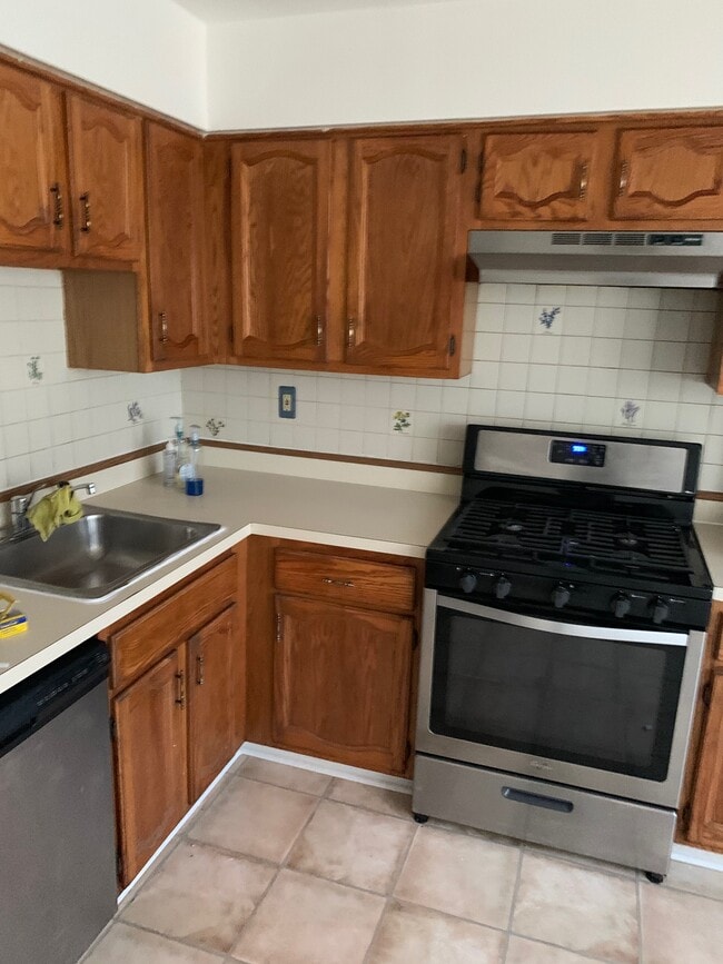 Ktichen - 2 Dogwood Ct