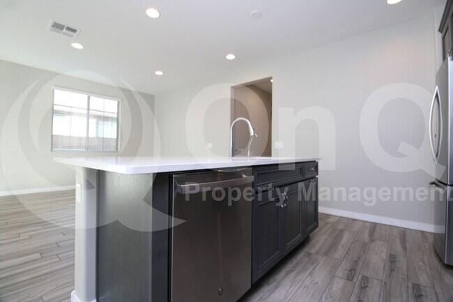 Building Photo - 3044 N Cholla St