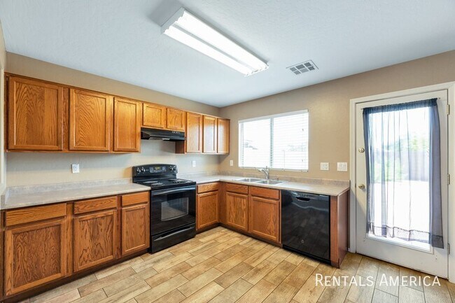 Foto del edificio - 1 Week free rent with a signed 12 month le...