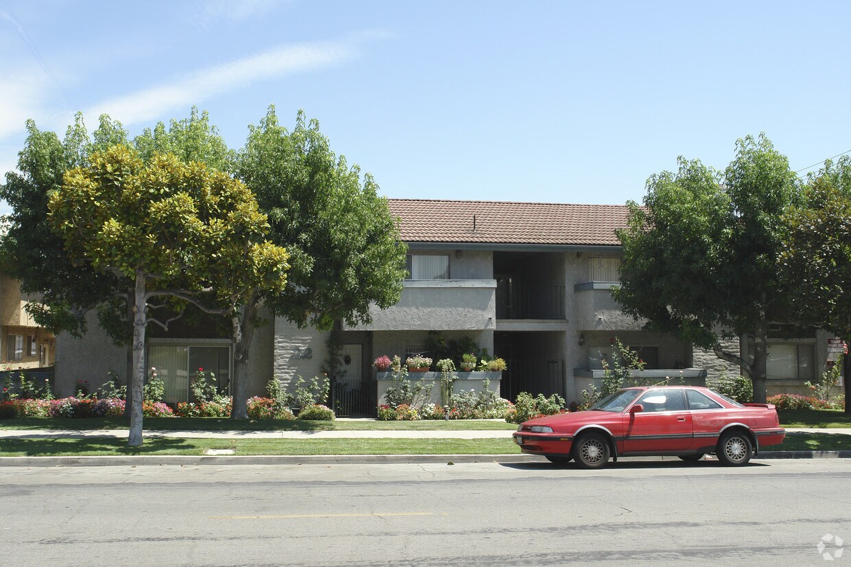 Building Photo - 22 N Granada Ave