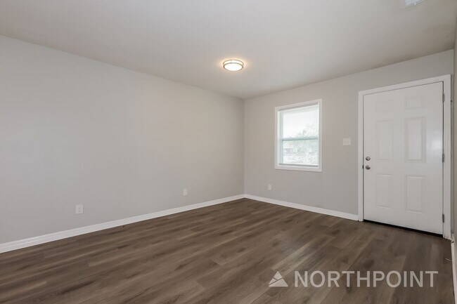 Foto del edificio - Newly Renovated Single Family Home | 3 BR/1BA |  Gated backyard