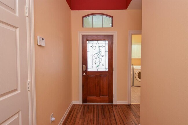 Building Photo - 25203 Oak Villa Dr