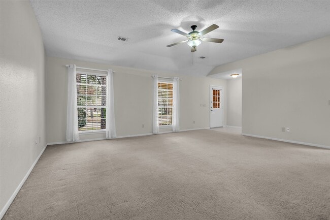 Building Photo - 10 Treadwell Ct