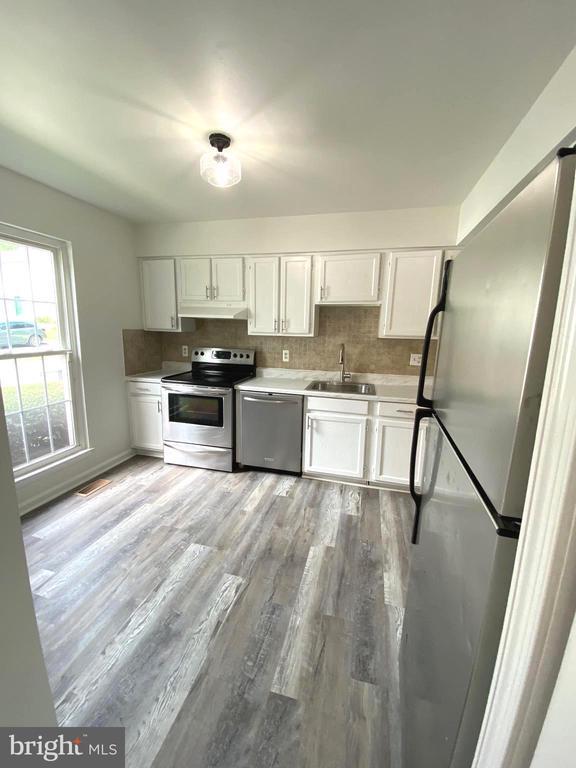 Foto del edificio - 15947 Dorset Rd
