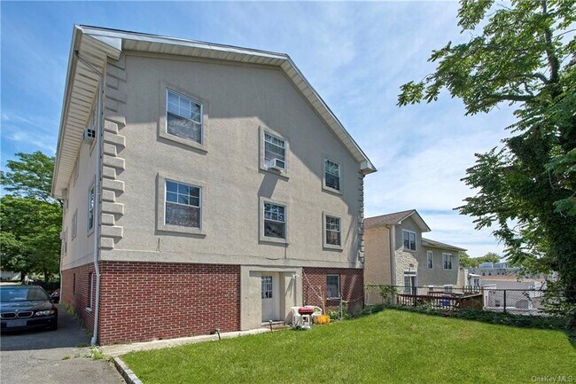 Building Photo - 444 N Terrace Ave