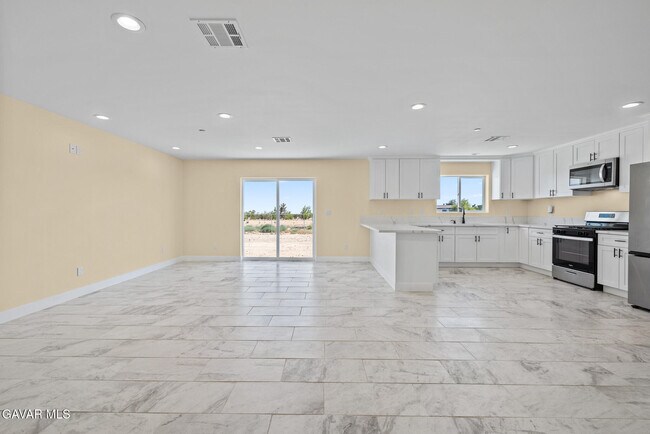 Foto del edificio - 627 E Ave S-8