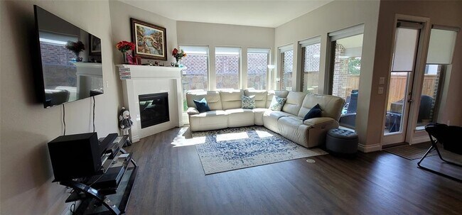 Foto del edificio - 3236 Lexington Dr