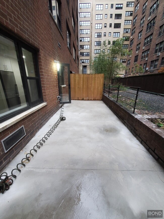 Building Photo - 405 E 56th St
