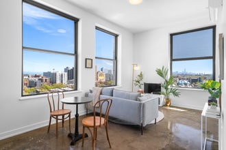 Building Photo - 1130 W Lawrence Ave